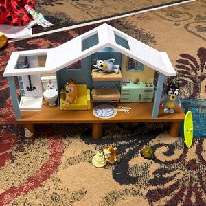 Bluey Playhouse Set with Figures